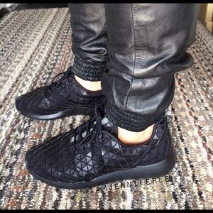 Women’s Nike Roshe Run Metric